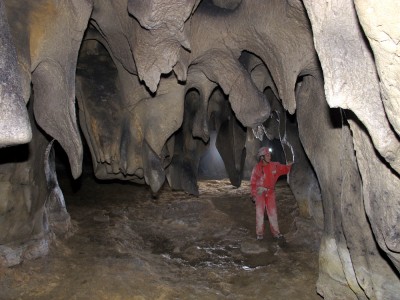 La cueva de San Juan à Socueva